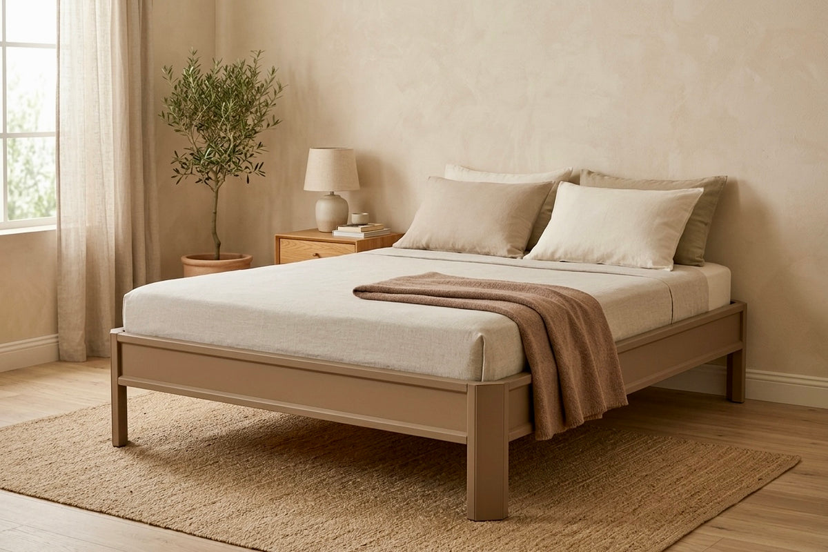 Metallbett ALIX 200x140 aus Aluminium – Bettgestell ohne Kopfteil - golden toffee