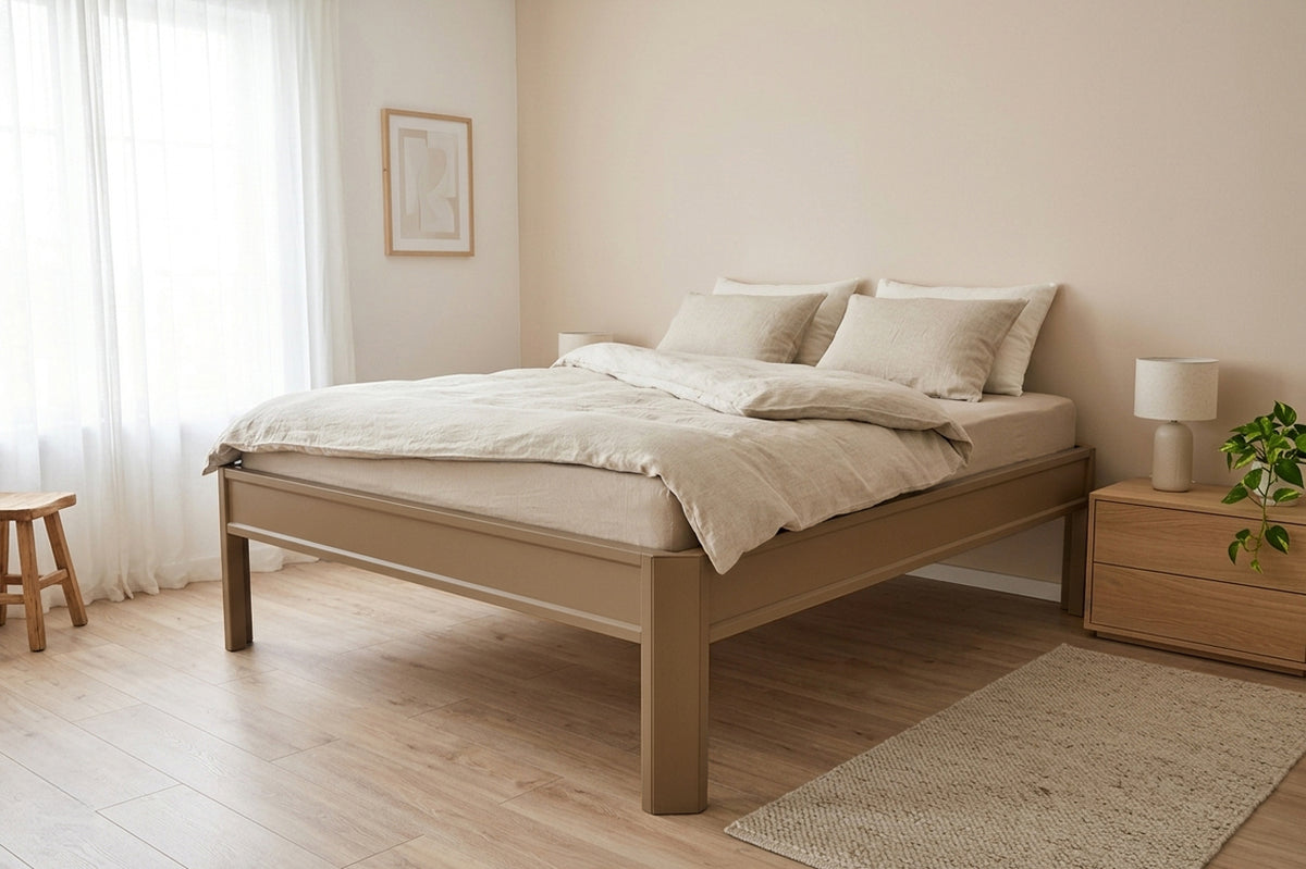 Metallbett ALIX 200x200 aus Aluminium – Bettgestell ohne Kopfteil - golden toffee