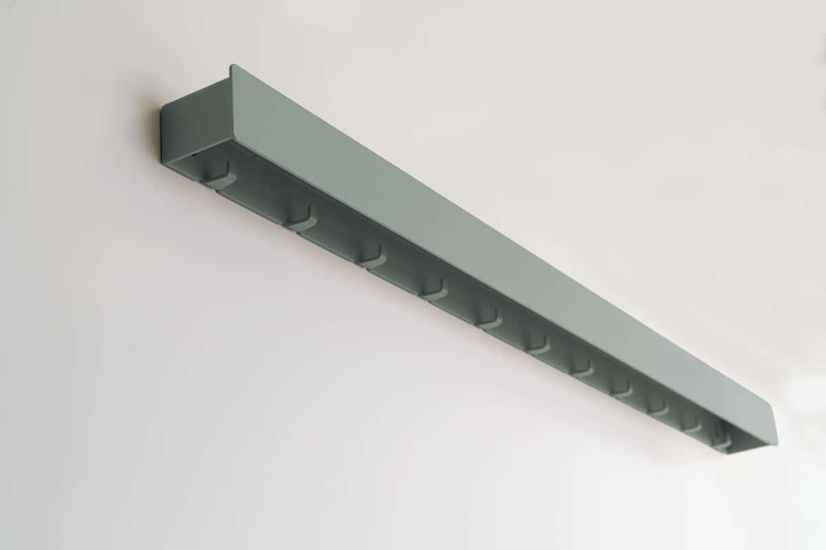 Schmales Wandboard mit versteckten Haken | Garderobe, Ablage & Schlüsselbrett ENNE 11er - fresh mint