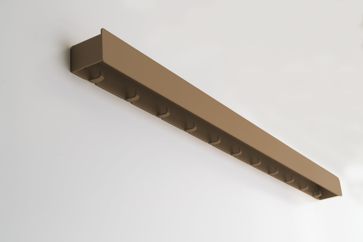 Schmales Wandboard mit versteckten Haken | Garderobe, Ablage & Schlüsselbrett ENNE 11er - golden toffee
