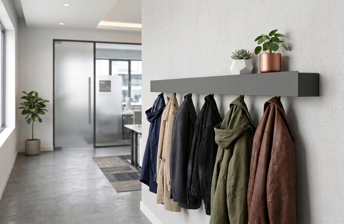 Schmales Wandboard mit versteckten Haken | Garderobe, Ablage & Schlüsselbrett ENNE 11er - carbon grey
