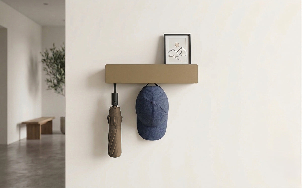Schmales Wandboard mit versteckten Haken | Garderobe, Ablage & Schlüsselbrett ENNE 3er - golden toffee