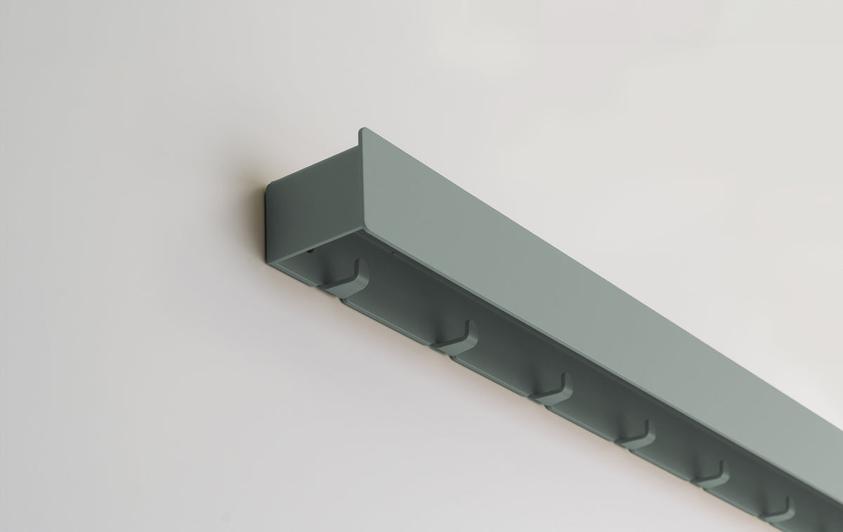Schmales Wandboard mit versteckten Haken | Garderobe, Ablage & Schlüsselbrett ENNE 6er - fresh mint