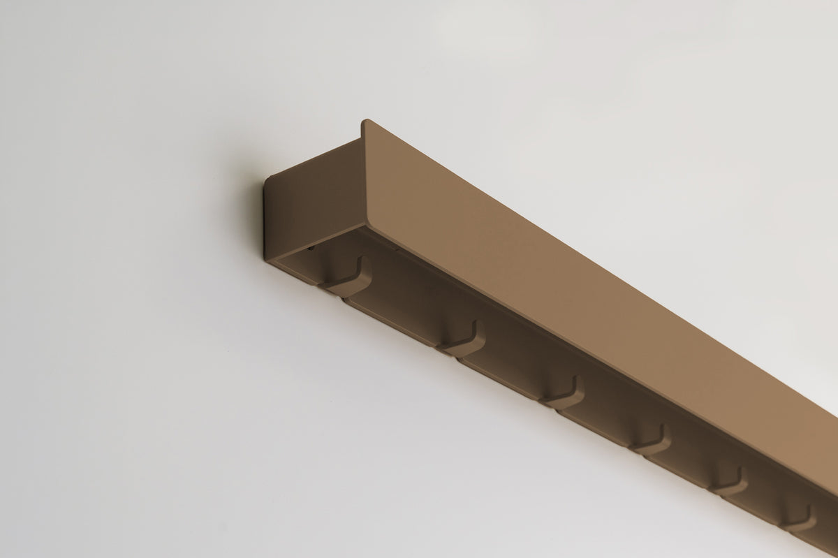 Schmales Wandboard mit versteckten Haken | Garderobe, Ablage & Schlüsselbrett ENNE 6er - golden toffee