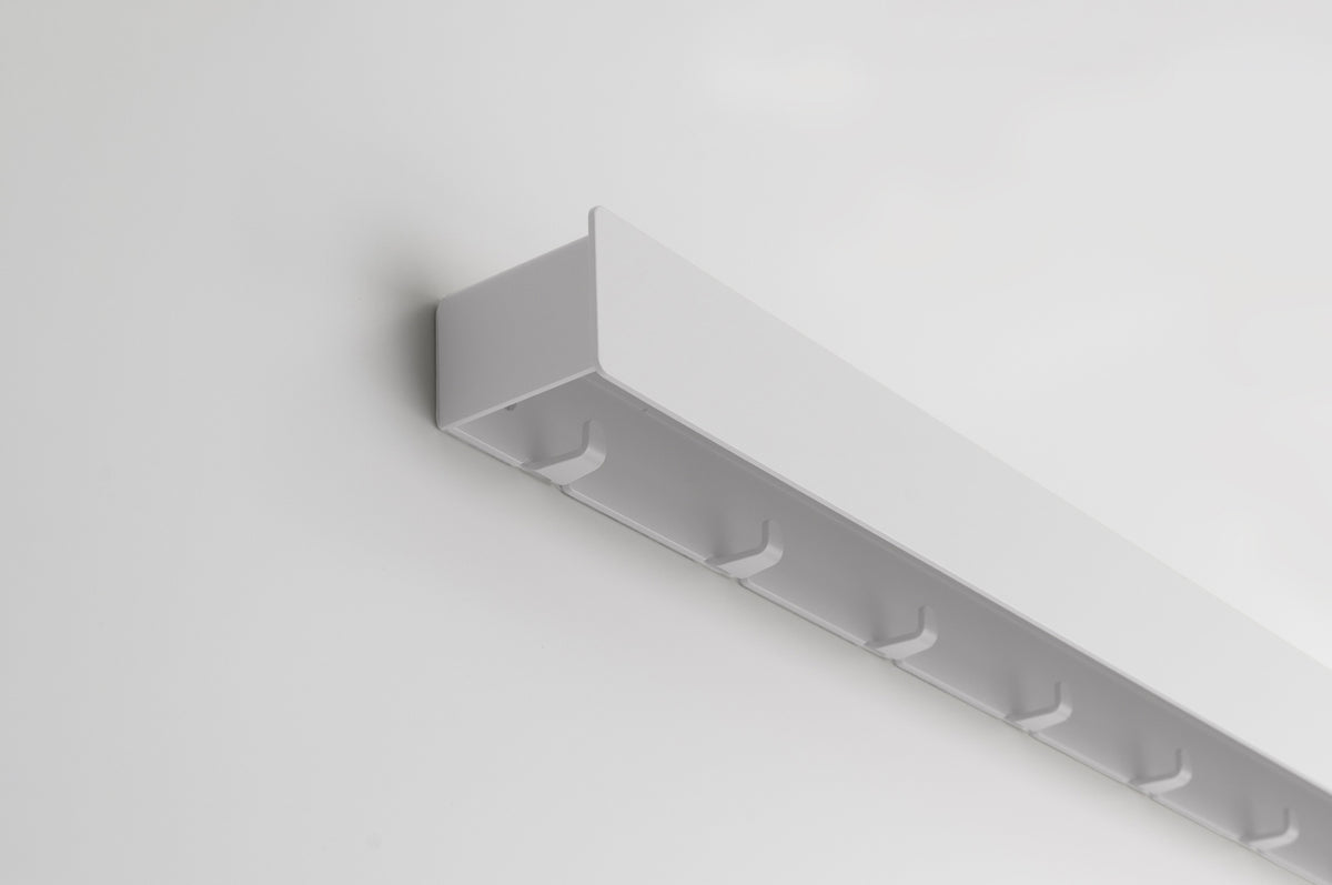 Schmales Wandboard mit versteckten Haken | Garderobe, Ablage & Schlüsselbrett ENNE 6er - snow white
