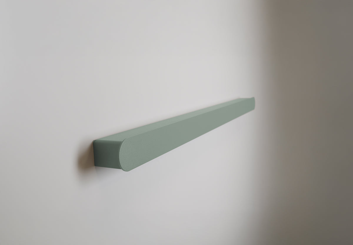 Schmales Wandboard mit versteckten Haken | Garderobe, Ablage & Schlüsselbrett ENNO 11er - fresh mint