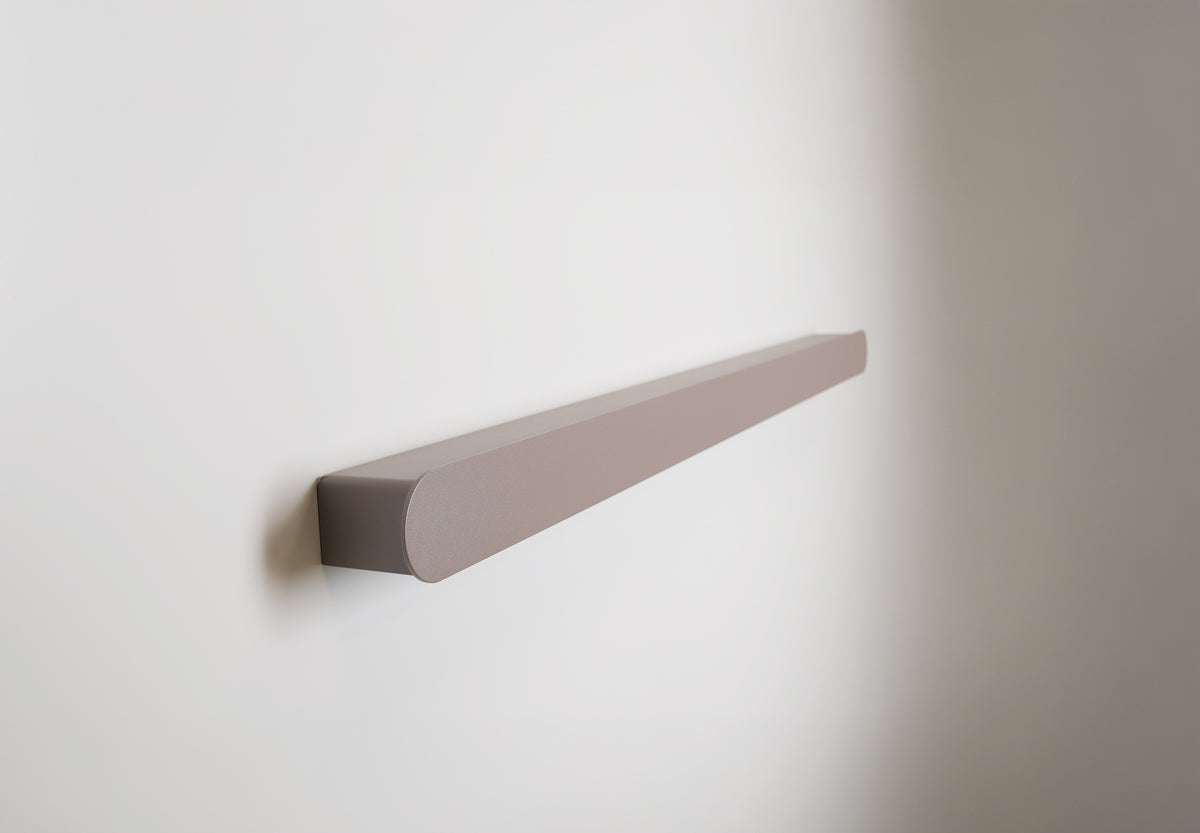 Schmales Wandboard mit versteckten Haken | Garderobe, Ablage & Schlüsselbrett ENNO 11er - soft lavender