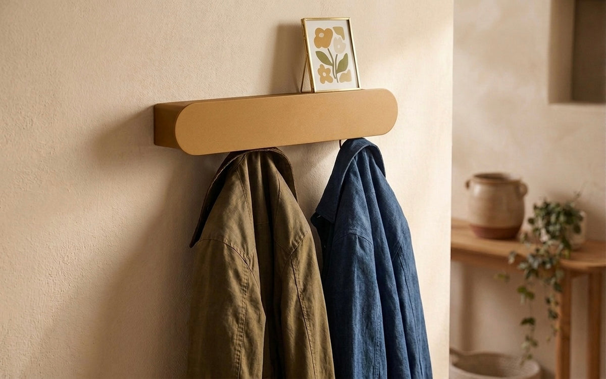 Schmales Wandboard mit versteckten Haken | Garderobe, Ablage & Schlüsselbrett ENNO 3er - golden toffee