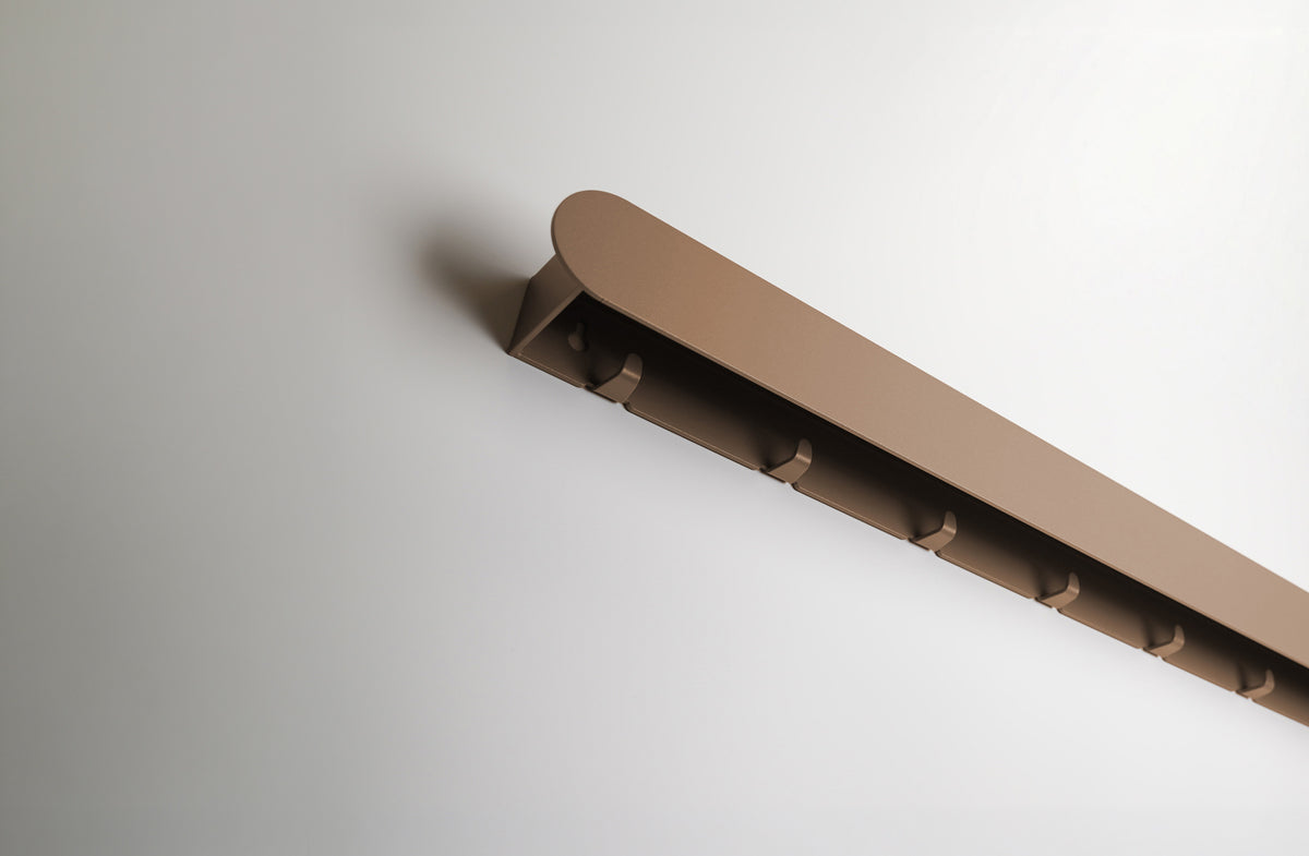 Schmales Wandboard mit versteckten Haken | Garderobe, Ablage & Schlüsselbrett ENNO 6er - golden toffee