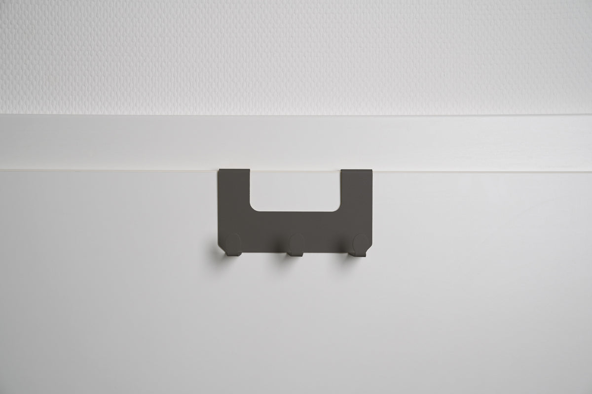 JOSH – Türgarderobe ohne Bohren | Türhakenleiste mit 3 Haken aus Stahl  - black diamond