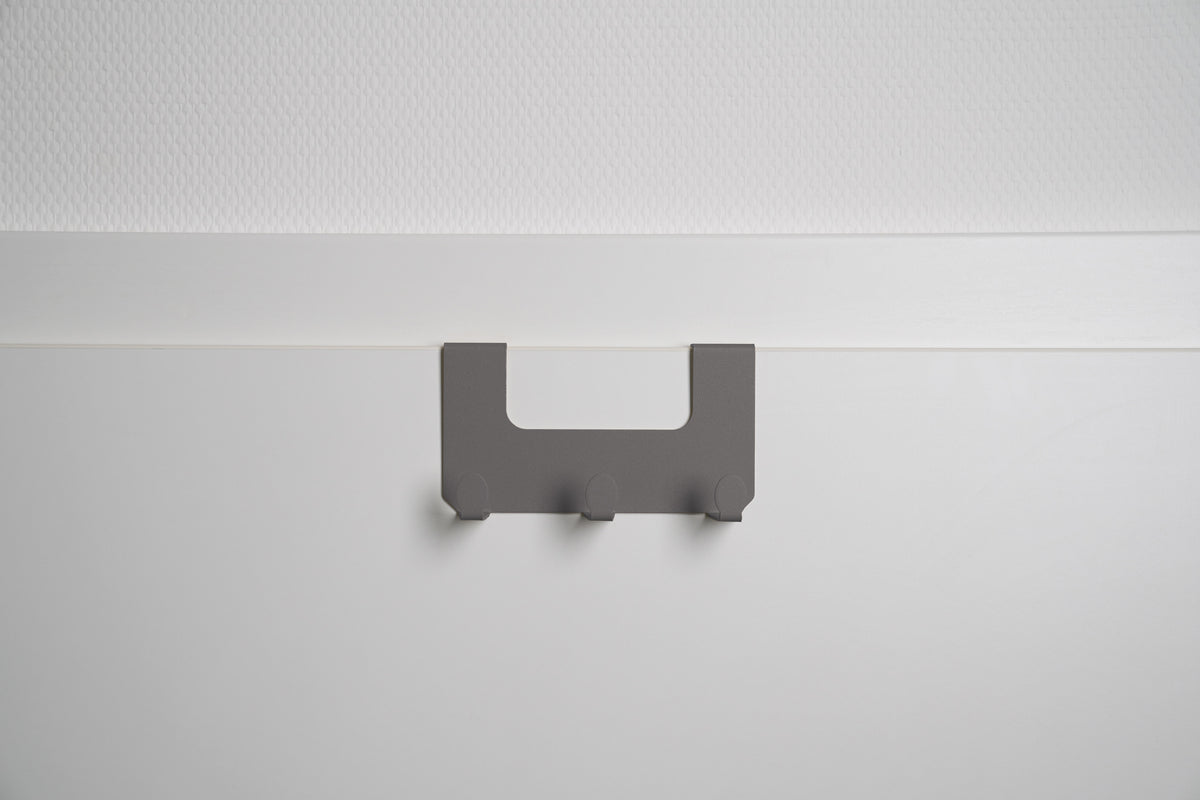 JOSH – Türgarderobe ohne Bohren | Türhakenleiste mit 3 Haken aus Stahl  - carbon grey
