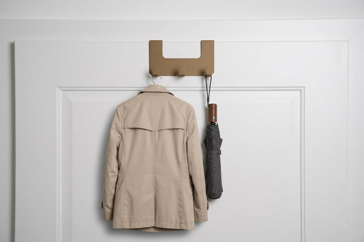 JOSH – Türgarderobe ohne Bohren | Türhakenleiste mit 3 Haken aus Stahl - golden toffee