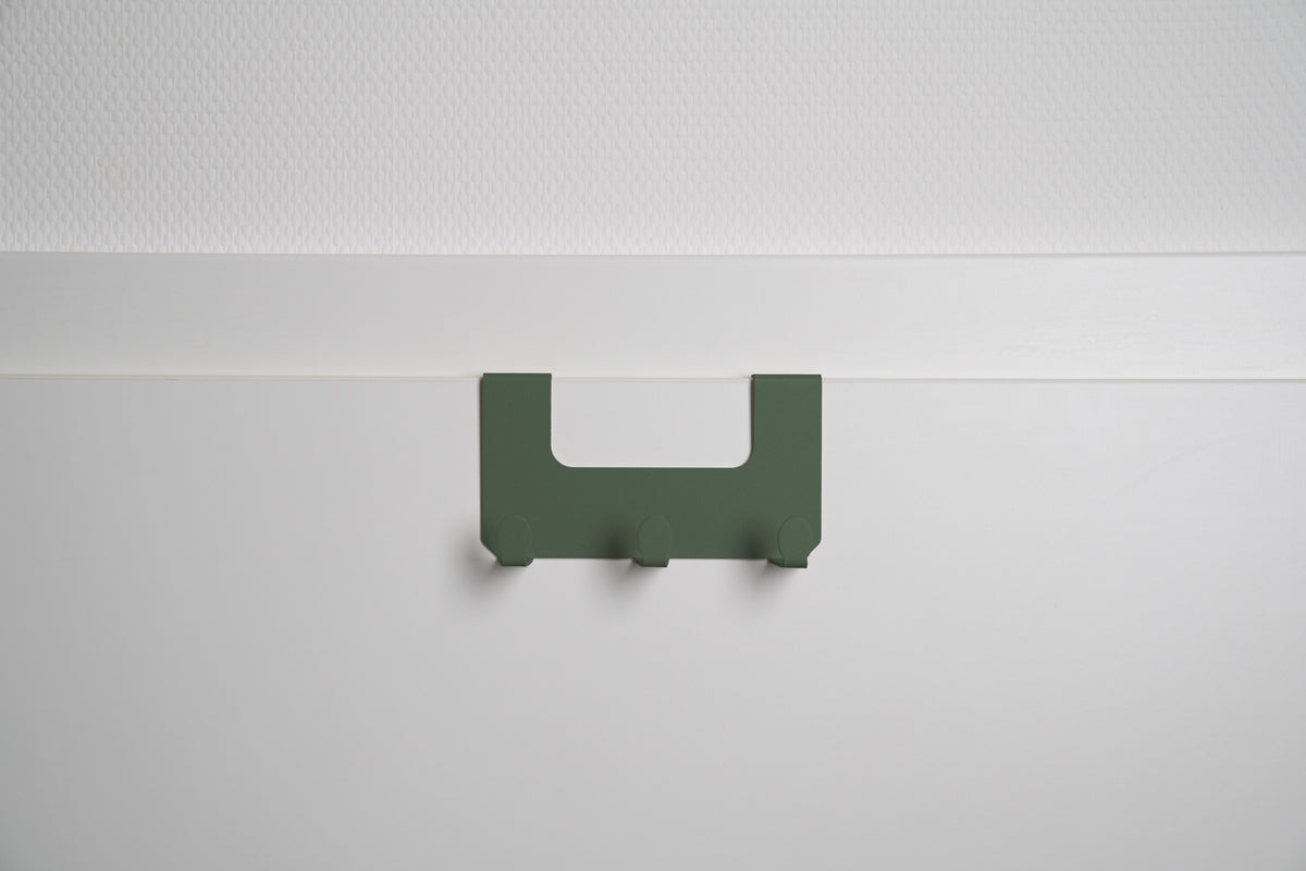 JOSH – Türgarderobe ohne Bohren | Türhakenleiste mit 3 Haken aus Stahl  - green forest