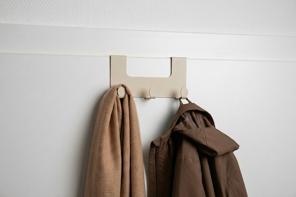 JOSH – Türgarderobe ohne Bohren | Türhakenleiste mit 3 Haken aus Stahl  - sandy beach