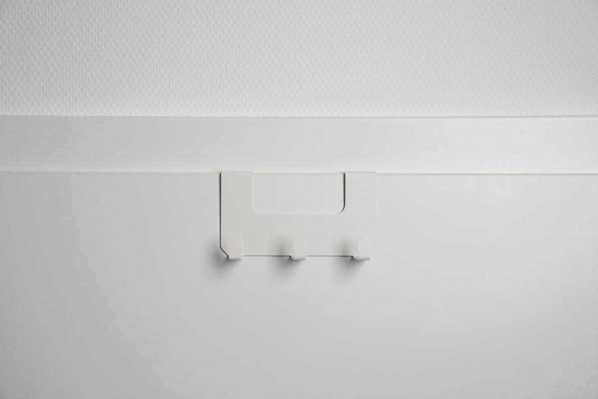 JOSH – Türgarderobe ohne Bohren | Türhakenleiste mit 3 Haken aus Stahl  - snow white