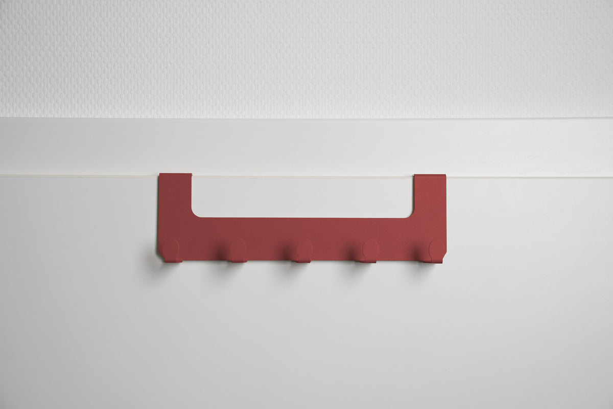 JOSH – Türgarderobe ohne Bohren | Türhakenleiste mit 5 Haken aus Stahl - red chili